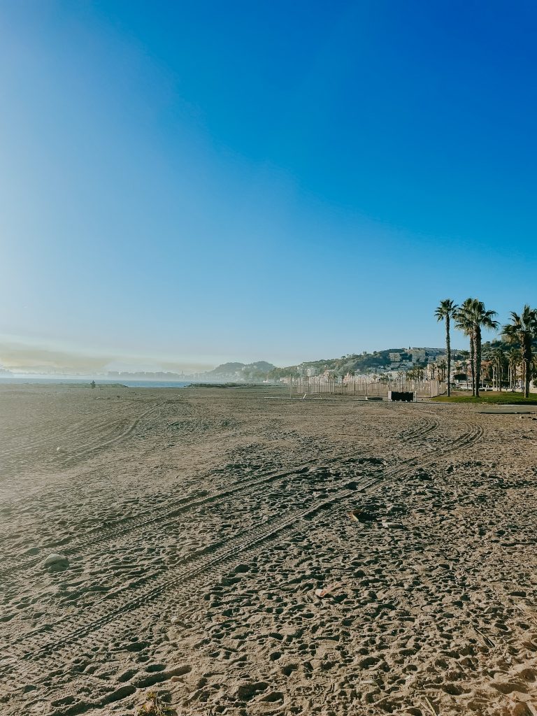 Malaga - widok na plażę - Playa de El Palo